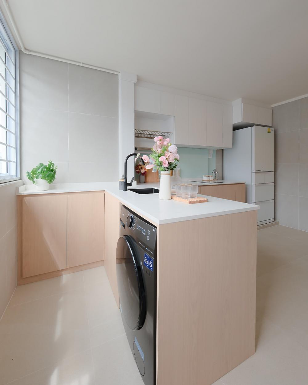 Scandinavian Kitchen with Countertop and Open Kitchen