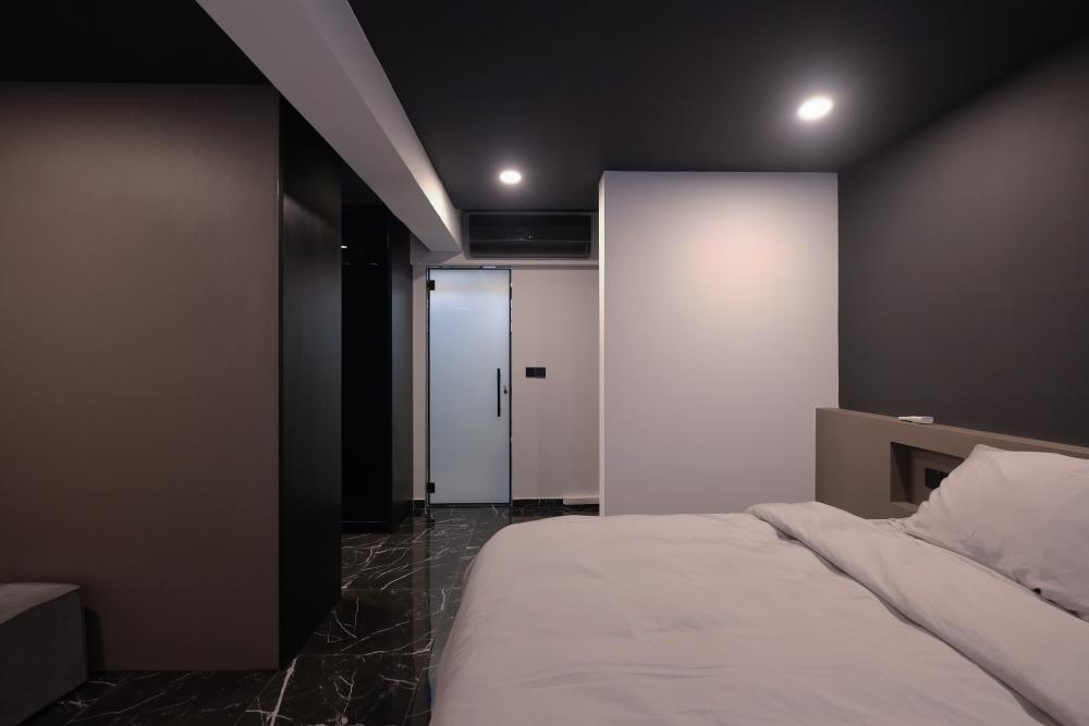 Contemporary Bedroom with Single Bed and Day Bed