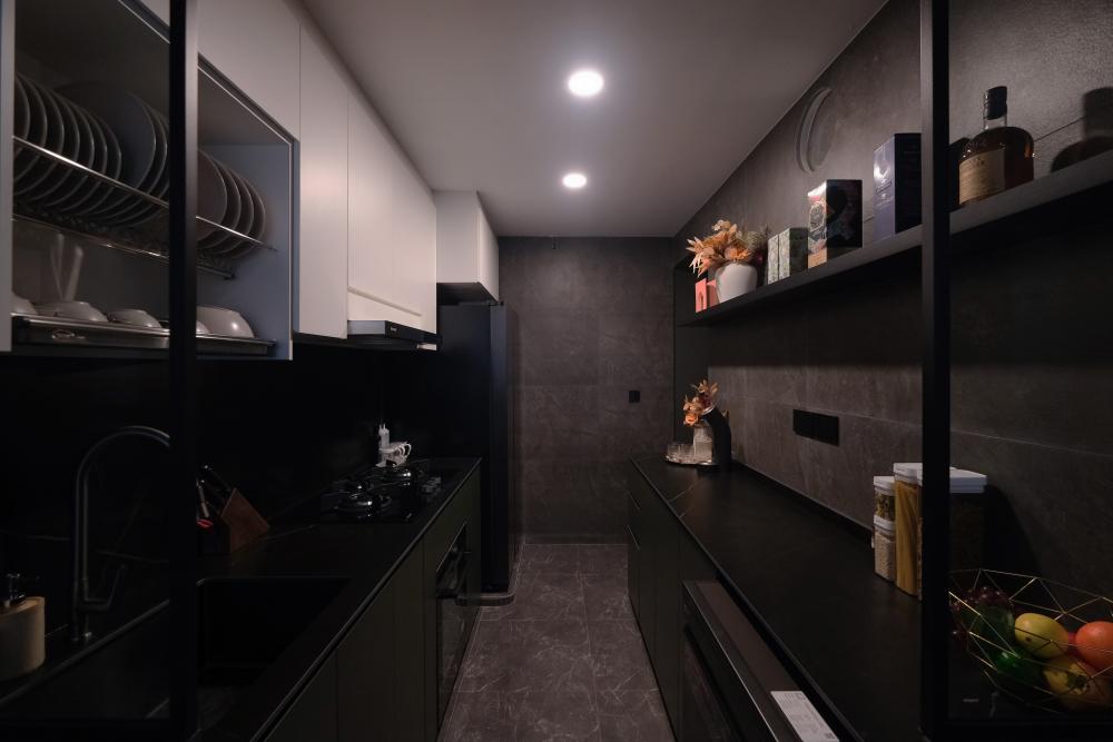 Contemporary Kitchen with Vinyl Flooring and Homogeneous Tiles