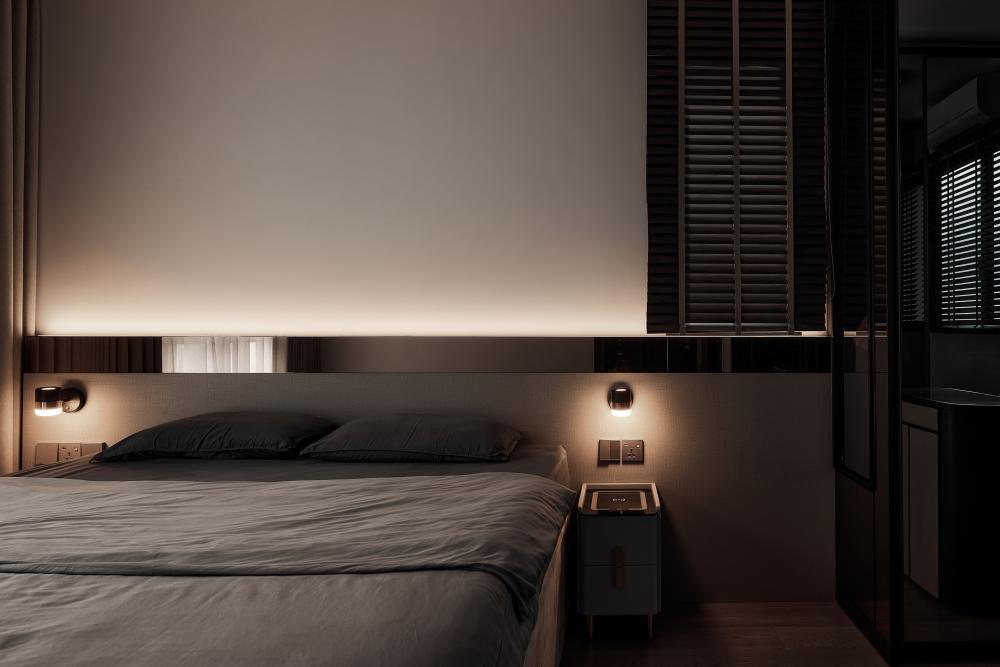 Modern Bedroom with Wardrobe and Queen Bed
