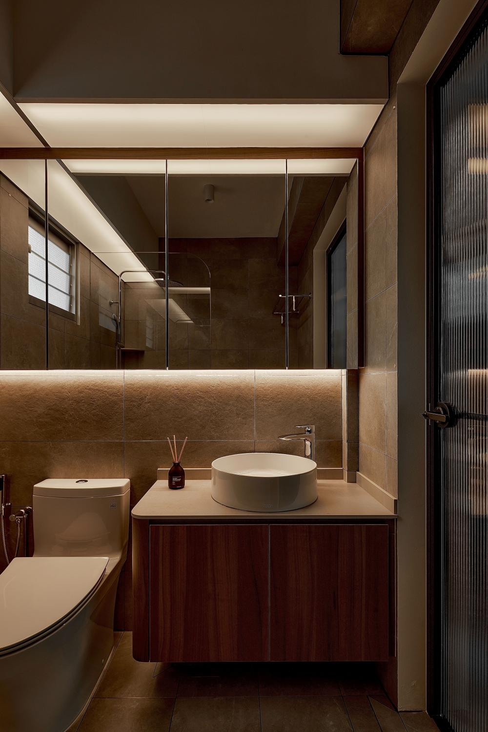 Modern Bathroom with Countertop and Cement Floor