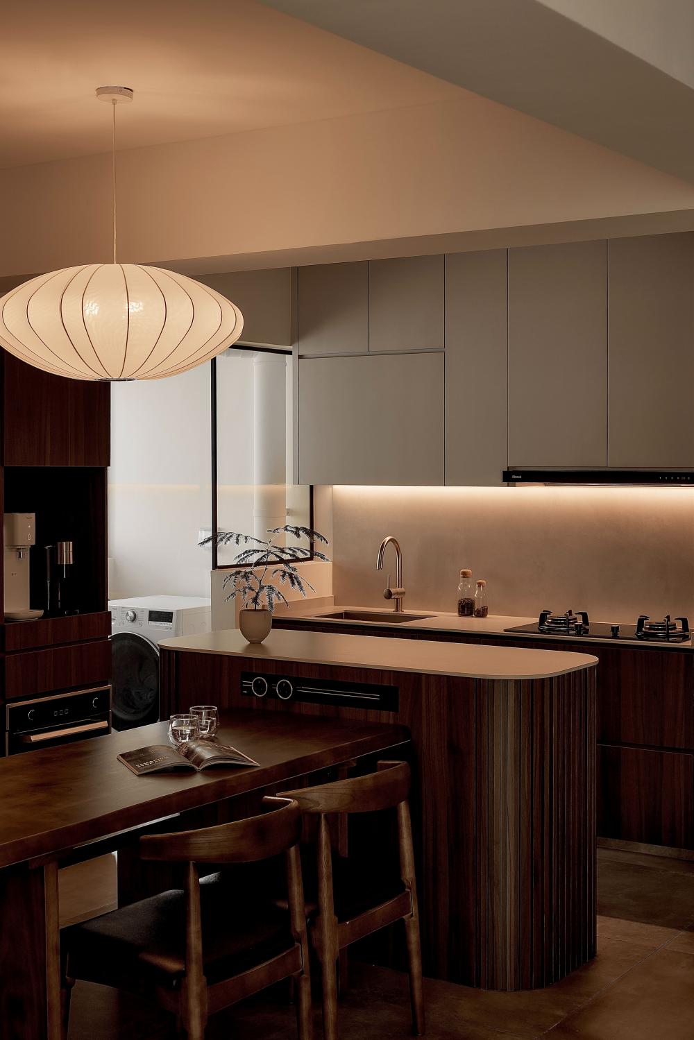 Modern Dining Room with Dining Table and Drinkware