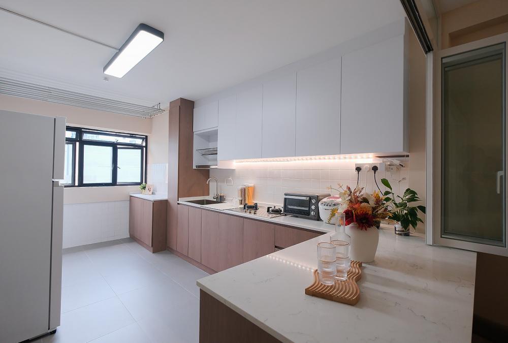 Scandinavian Kitchen with Vinyl Flooring and Homogeneous Tiles