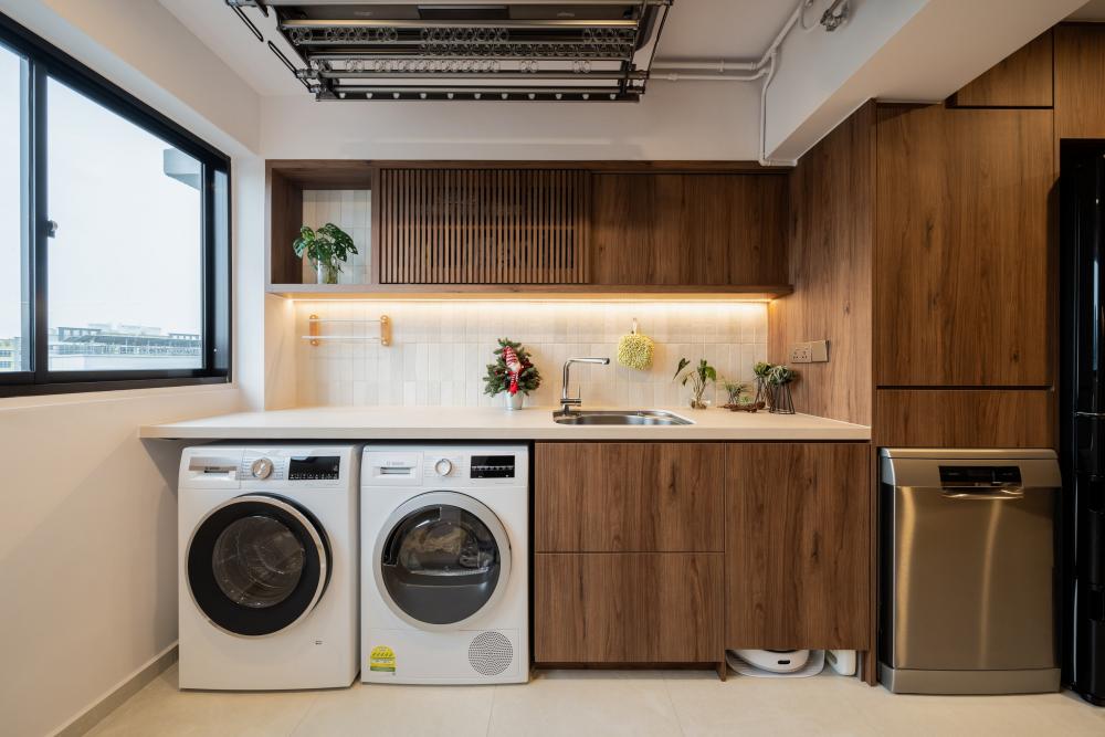 Contemporary Kitchen with Kitchen Window and Kitchen Backsplash