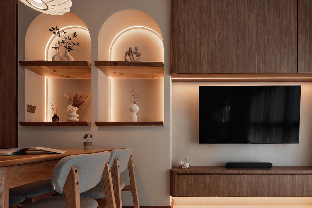 Modern Dining Room with Cove Lighting and Dining Table