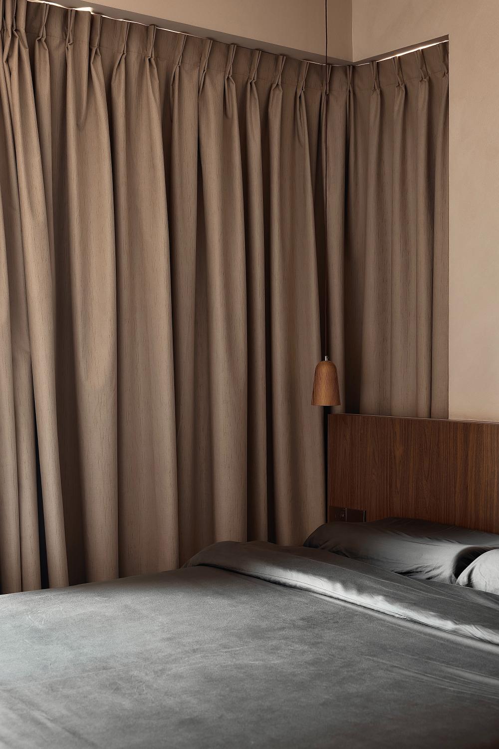 Modern Bedroom with Platform Bed and Curtain
