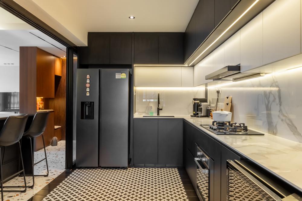 Minimalist Kitchen with Countertop and Homogeneous Tiles