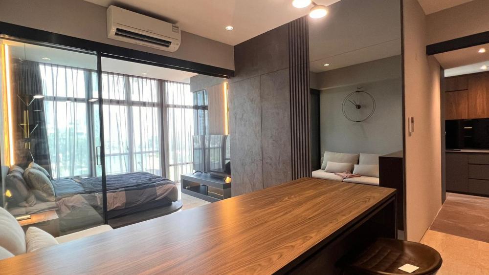 Contemporary Dining Room with Drop Light and Drop Ceiling