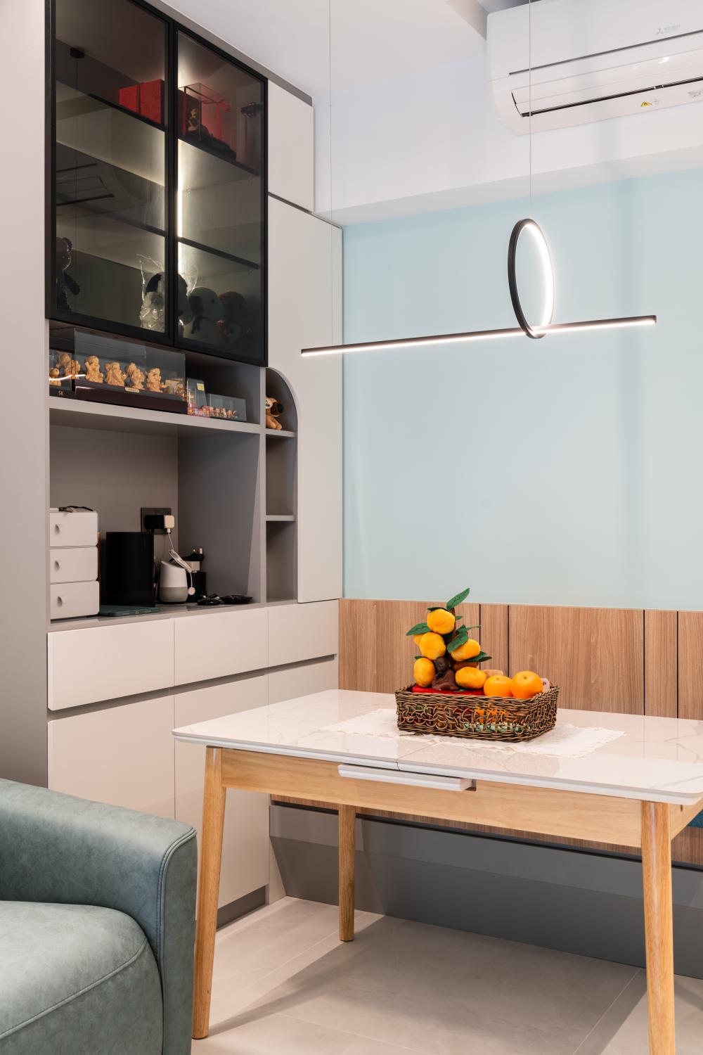 Modern Dining Room with Dining Table and Dining Chairs