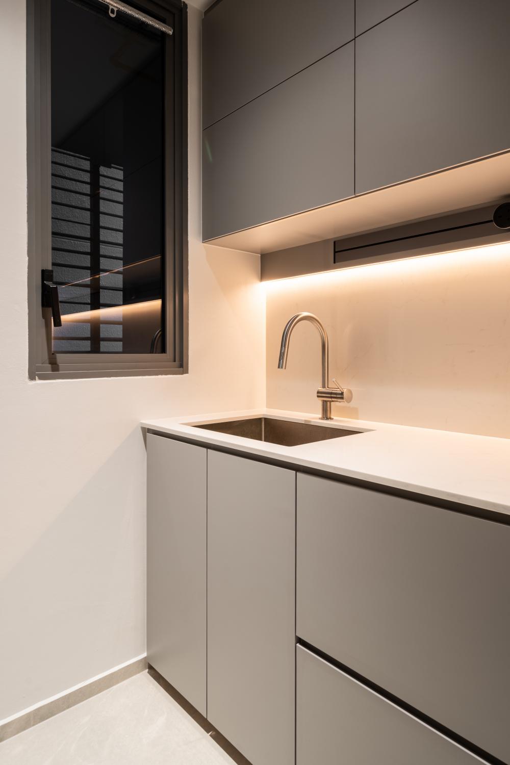 Modern Kitchen with Kitchen Window and Kitchen Island