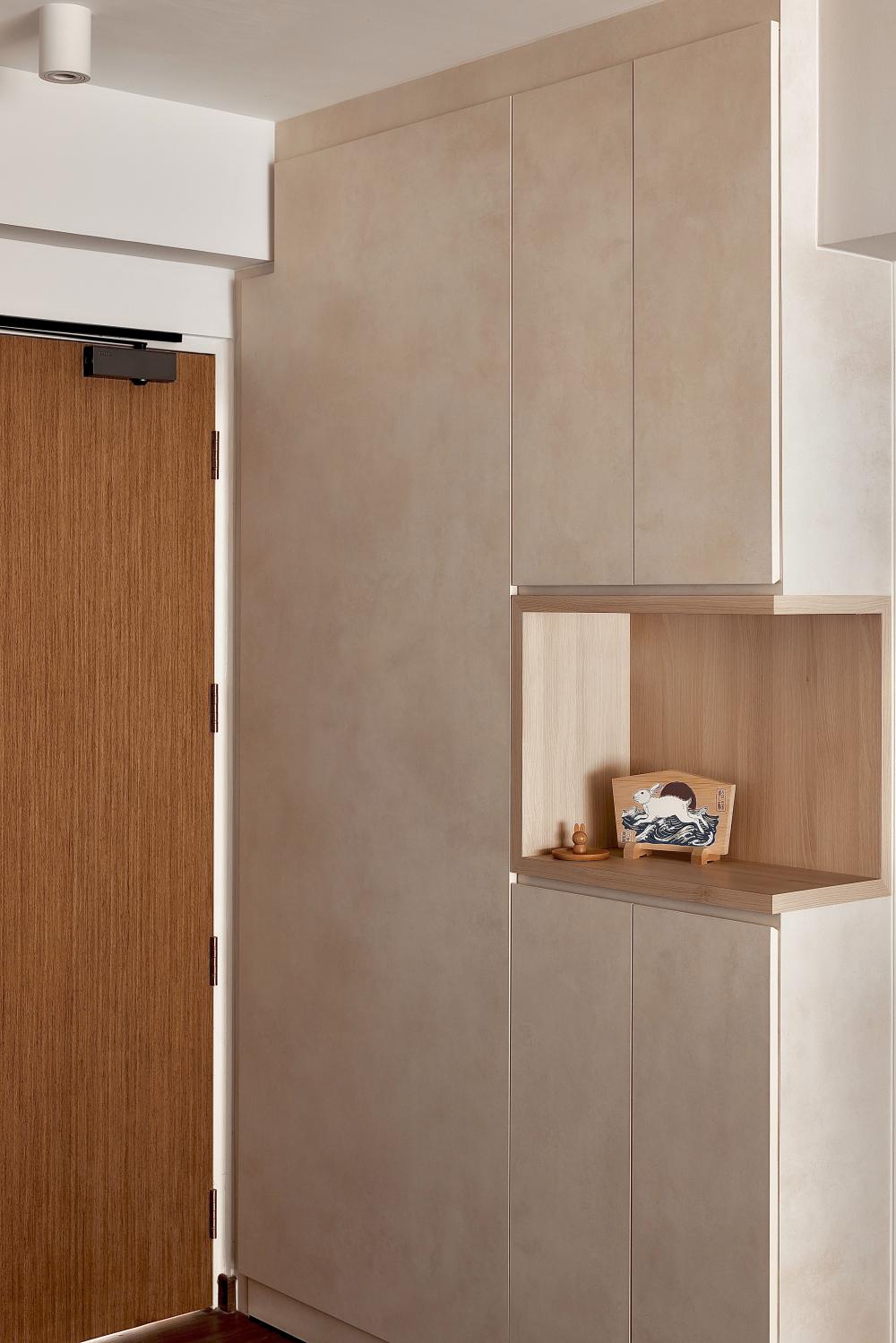 Scandinavian Entryway with Shoe Rack and Small Storage