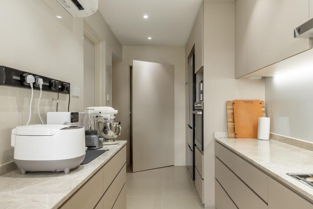 Contemporary Living Room with Countertop and Homogeneous Tiles