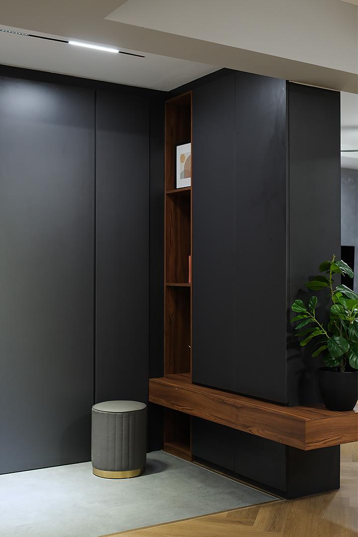 Minimalist Entryway with Mirror and Seating Bench