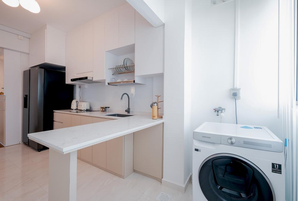 Minimalist Kitchen with Vinyl Flooring and Cement Floor