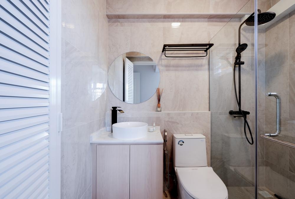 Minimalist Bathroom with Cement Floor and Bathtub