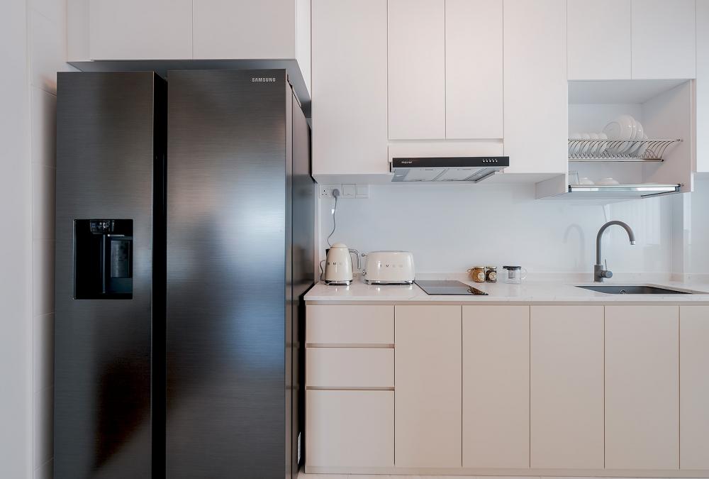 Minimalist Kitchen with Kitchen Window and Mosaic