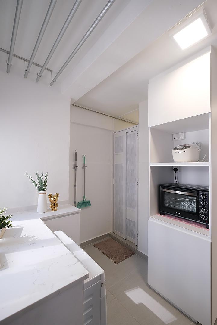 Scandinavian Bathroom with Cement Floor and Mirror