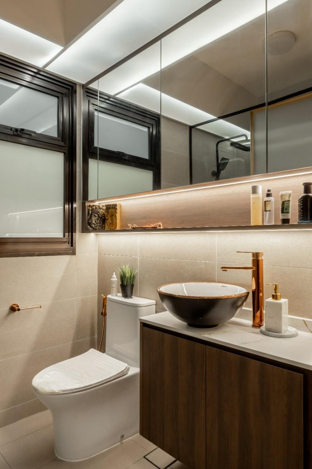 Modern Bathroom with Countertop and Mirror