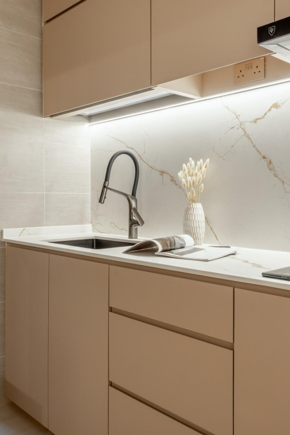 Modern Kitchen with Countertop and Open Kitchen