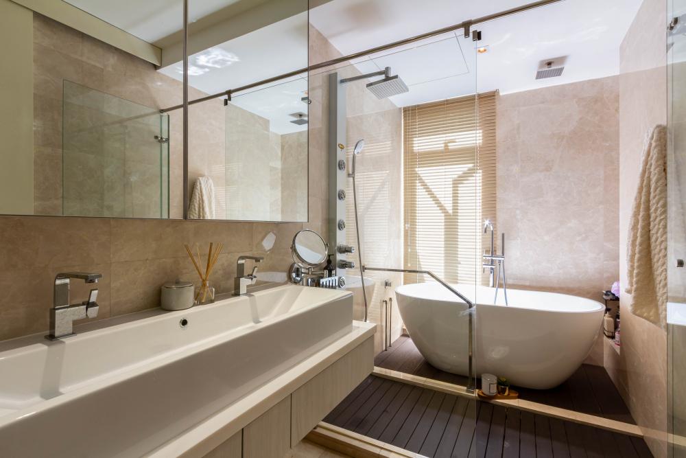Modern Bathroom with Countertop and Mirror