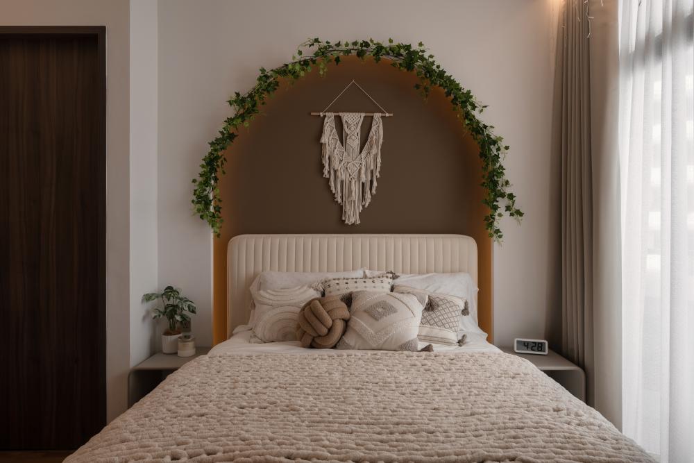 Contemporary Bedroom with Bedroom Dresser and Sideboard