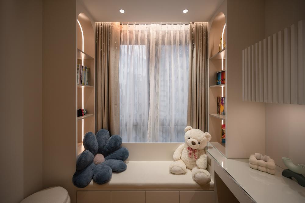 Contemporary Bedroom with Bedroom Dresser and Sideboard
