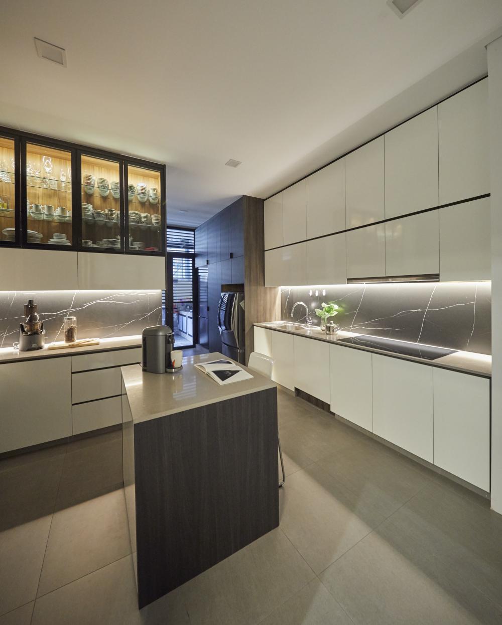 Scandinavian Kitchen with Homogeneous Tiles and Herringbone Tiling