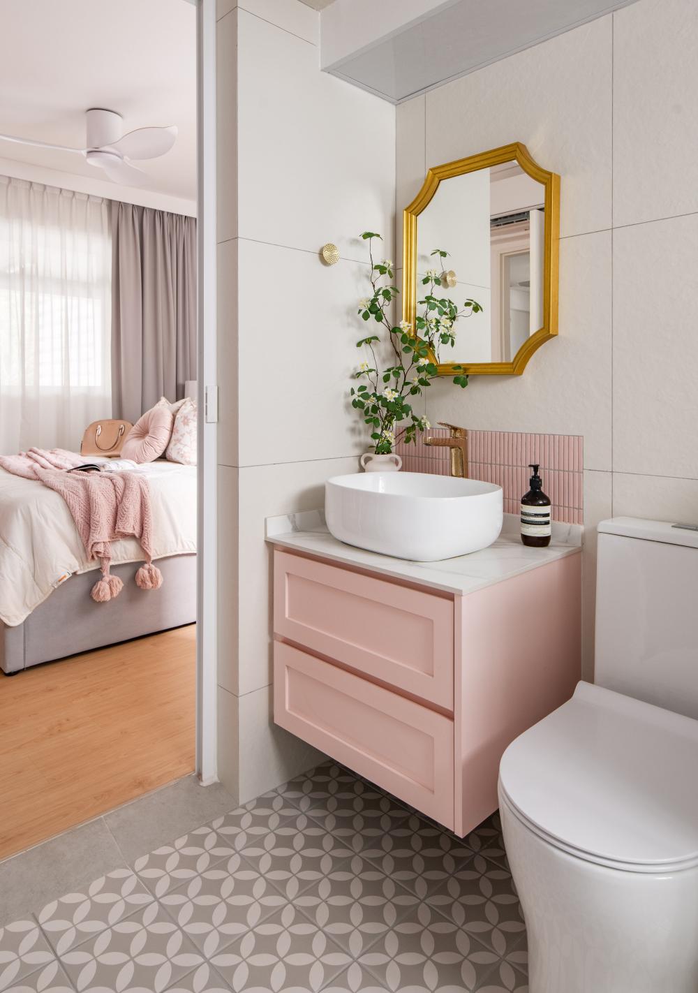 Scandinavian Bathroom with Mirror and Bathroom Storage