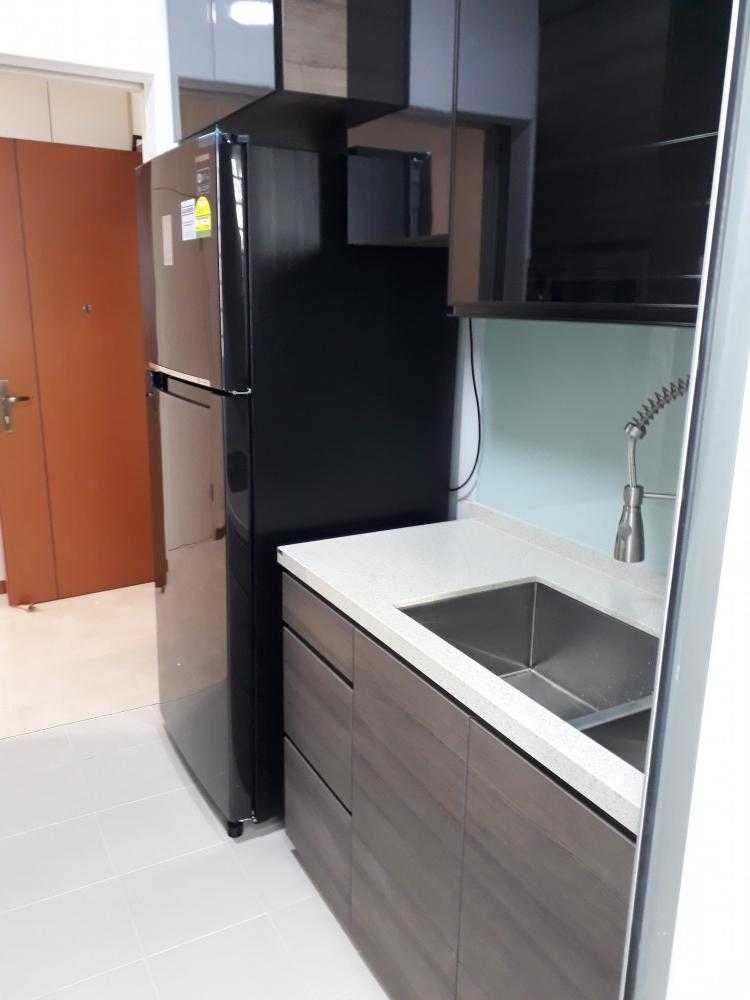 Contemporary Kitchen with Countertop and Homogeneous Tiles
