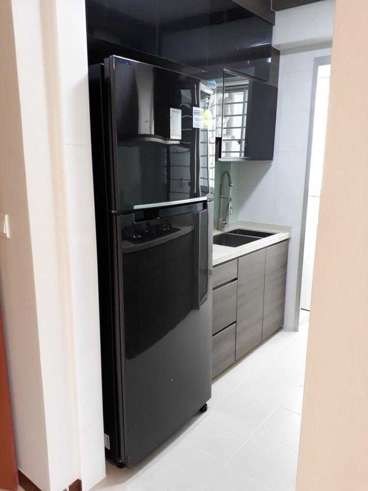 Contemporary Kitchen with Countertop and Homogeneous Tiles