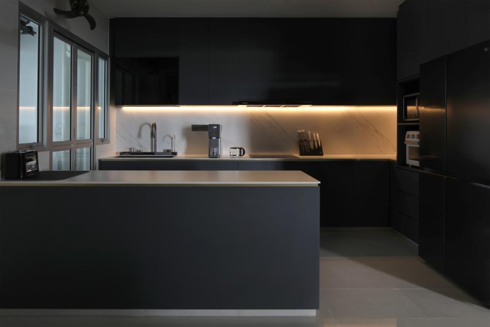 Modern Kitchen with Homogeneous Tiles and Kitchen Island
