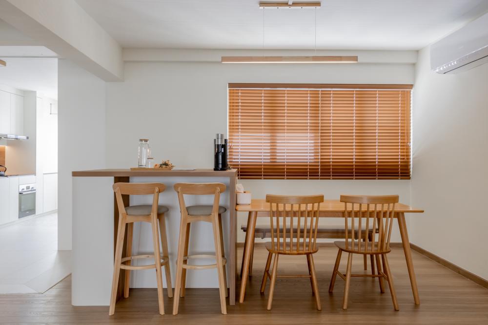 Scandinavian Dining Room with Kitchen Island and Dining Table