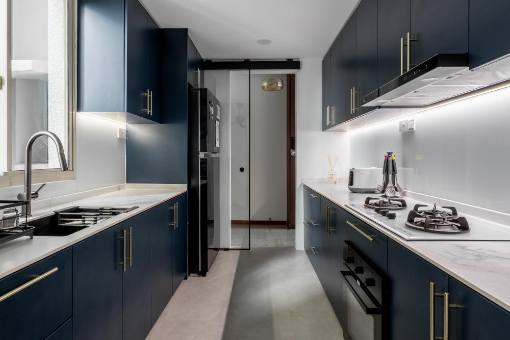 Modern Kitchen with Countertop and Kitchen Island