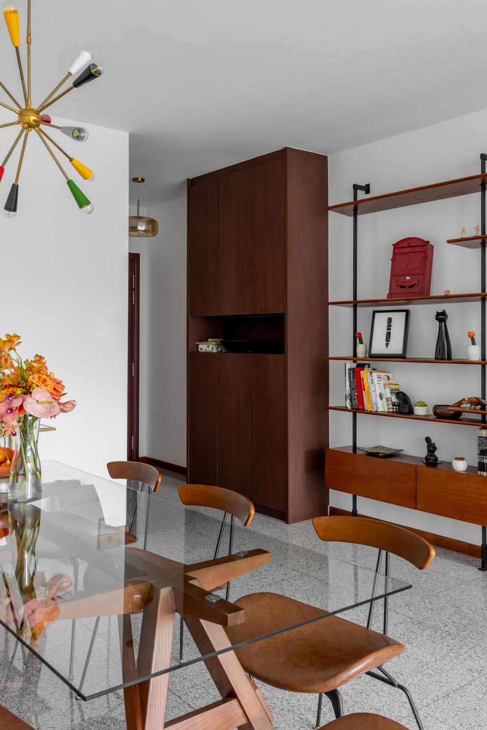 Modern Dining Room with Dining Table and Dining Chairs