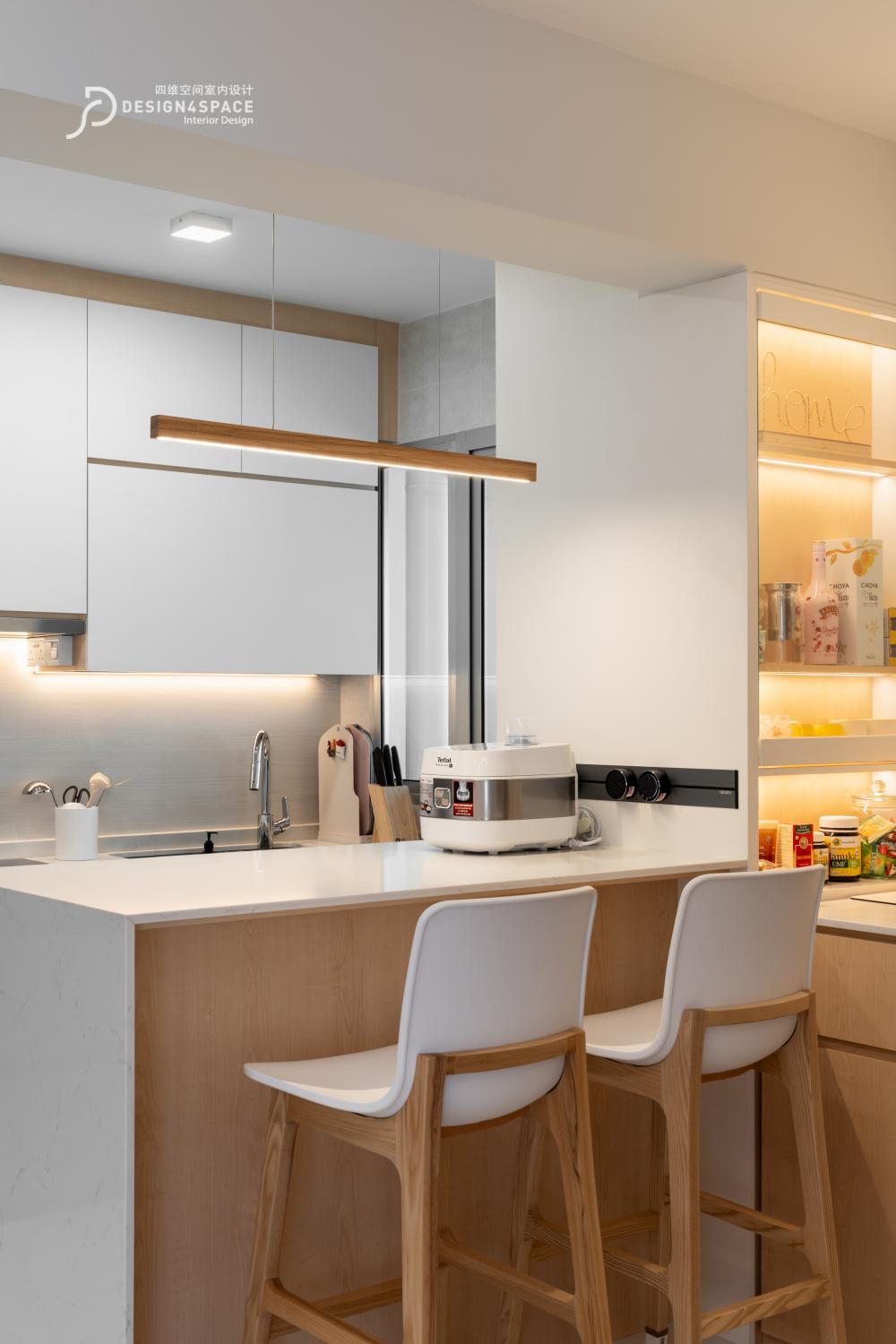 Modern Dining Room with Dining Table and Dining Chairs