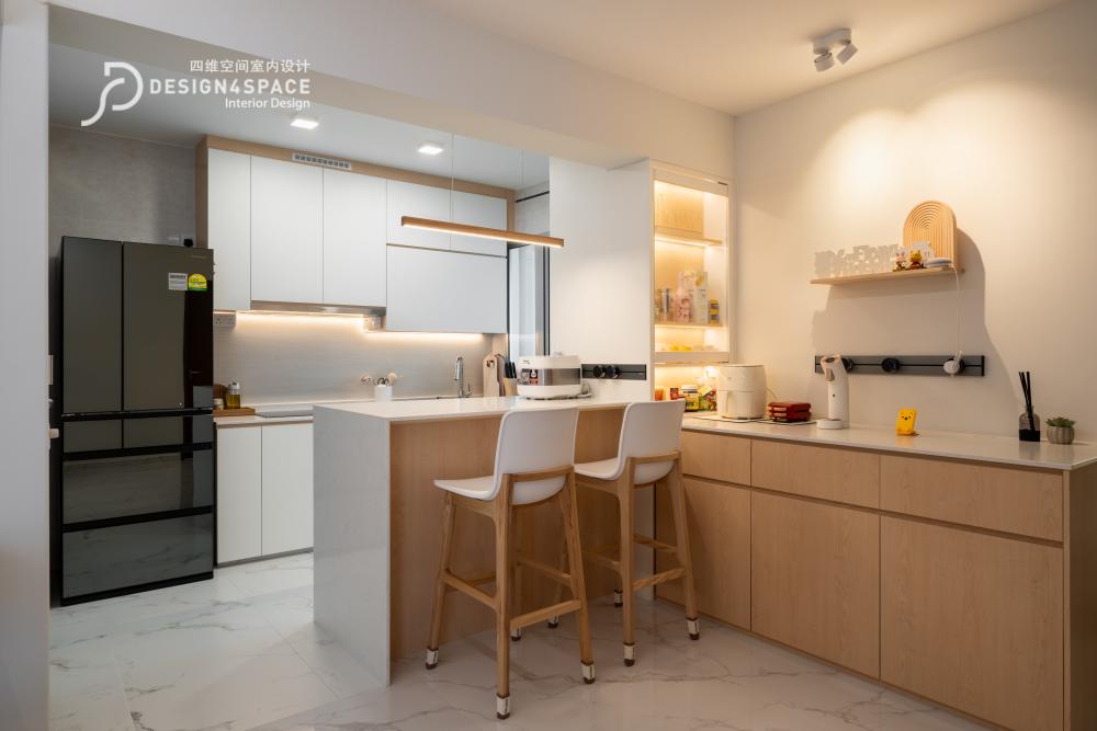 Modern Kitchen with Kitchen Island and Open Kitchen