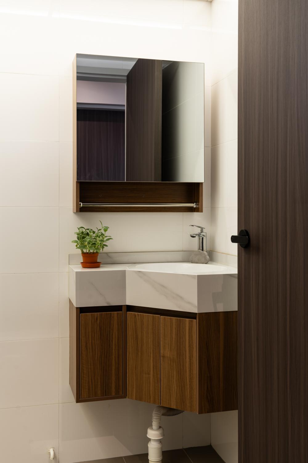 Contemporary Bathroom with Homogeneous Tiles and Herringbone Tiling