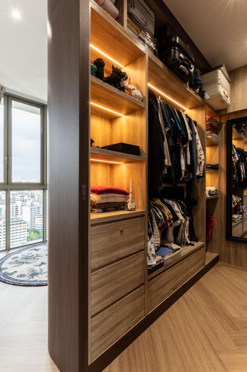 Modern Walk-in Wardrobe with Mirror and Wardrobe