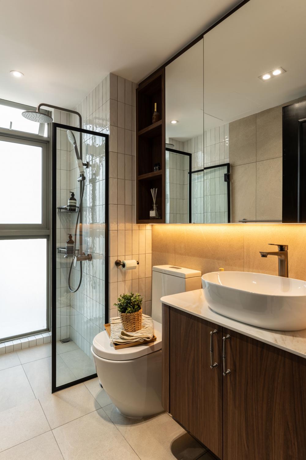Modern Bathroom with Mirror and Closet