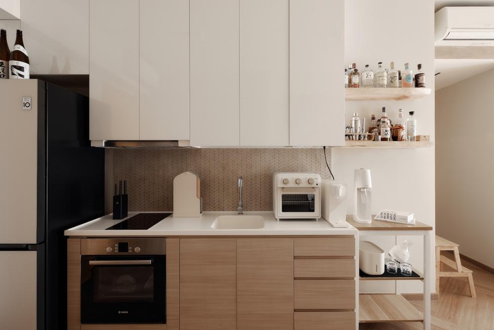 Modern Kitchen with Countertop and Open Kitchen
