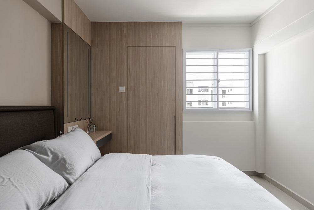Scandinavian Bedroom with Homogeneous Tiles and Herringbone Tiling