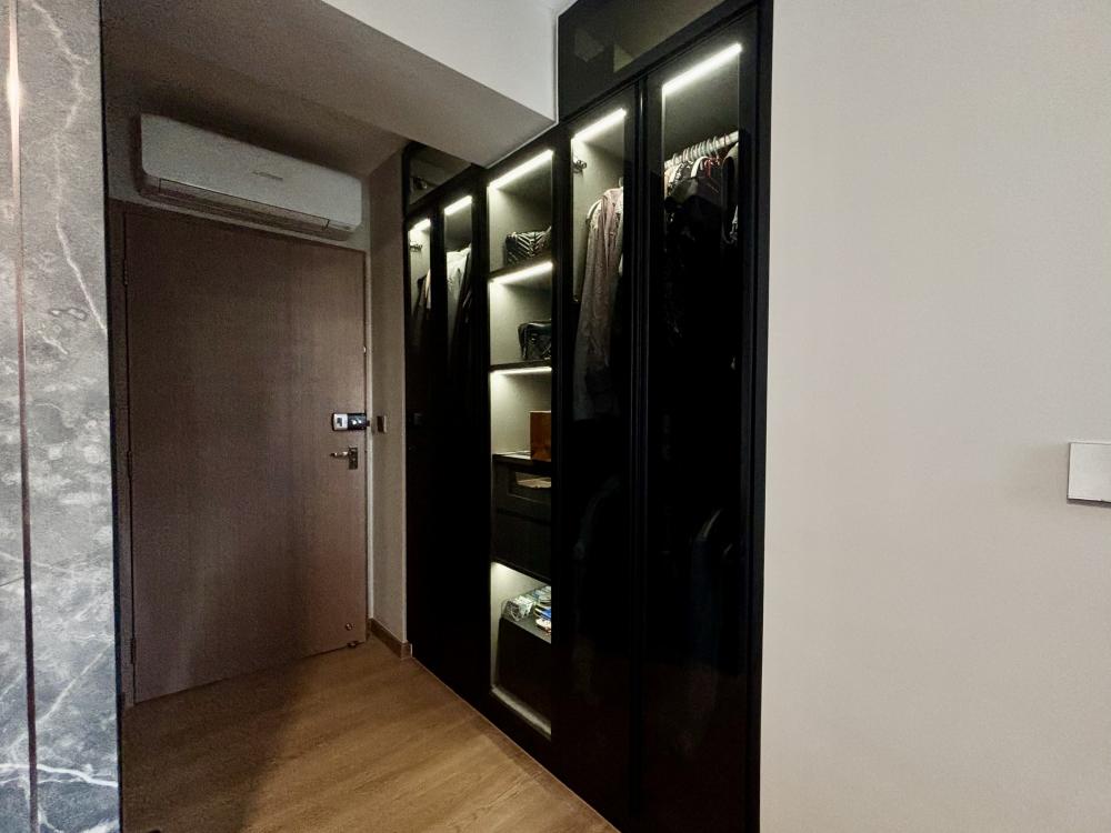 Modern Bedroom with Vinyl Flooring and Glass Door