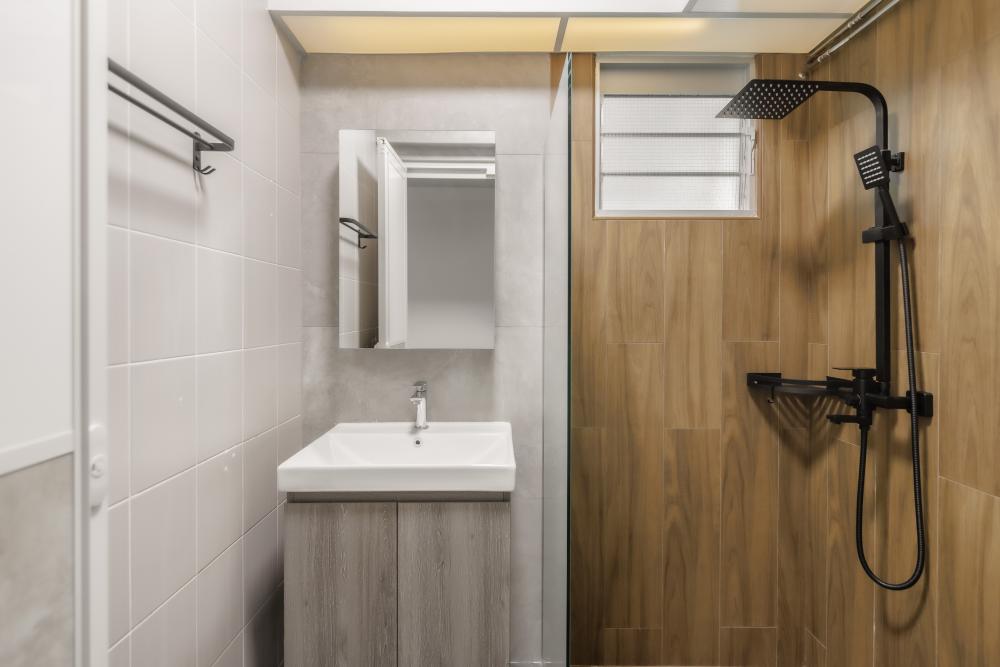 Modern Bathroom with Homogeneous Tiles and Wood Flooring