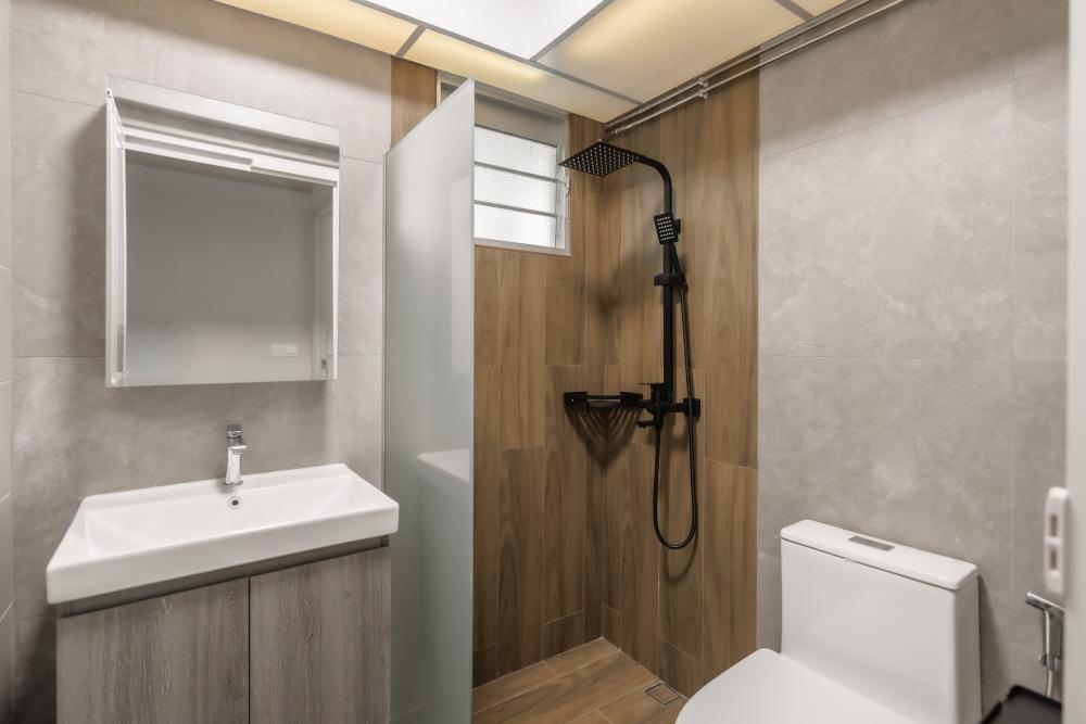 Modern Bathroom with Homogeneous Tiles and Shower Screen