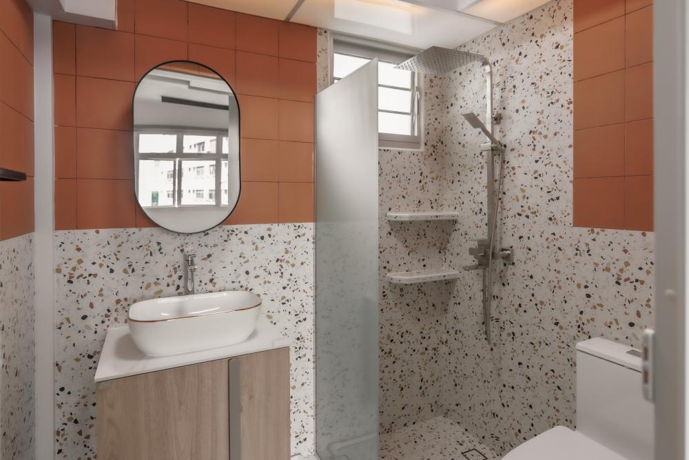 Modern Bathroom with Homogeneous Tiles and Shower Screen