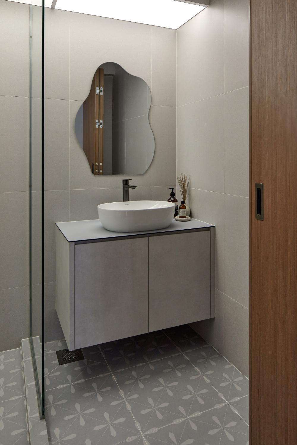 Scandinavian Bathroom with Countertop and Homogeneous Tiles