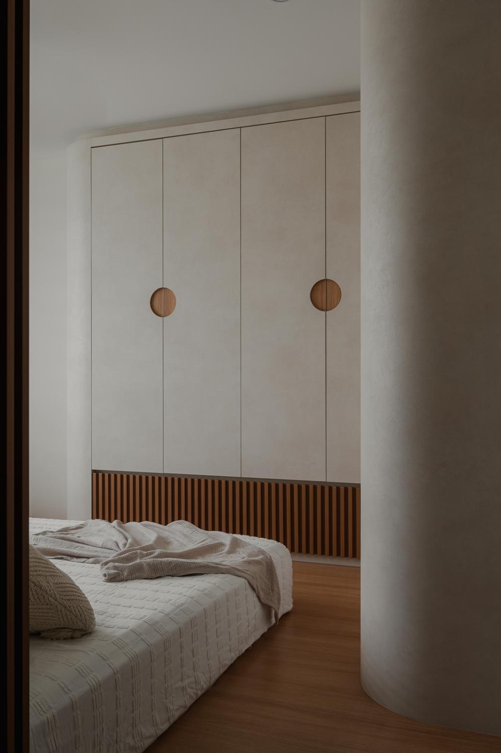 Asian Bedroom with Vinyl Flooring and Wardrobe
