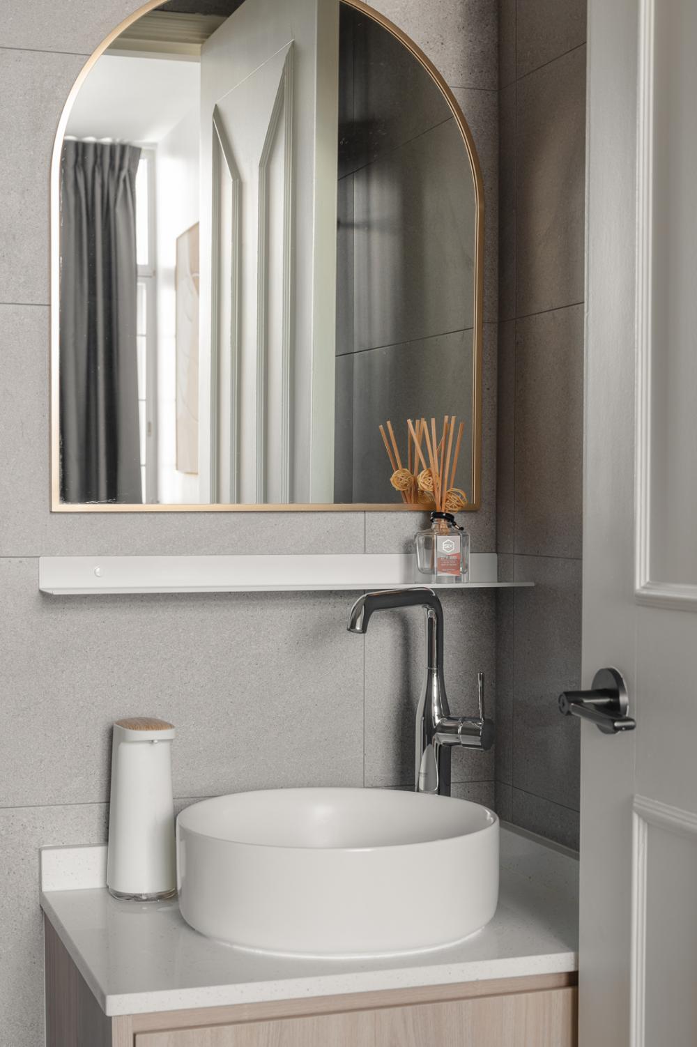 Scandinavian Bathroom with Countertop and Homogeneous Tiles
