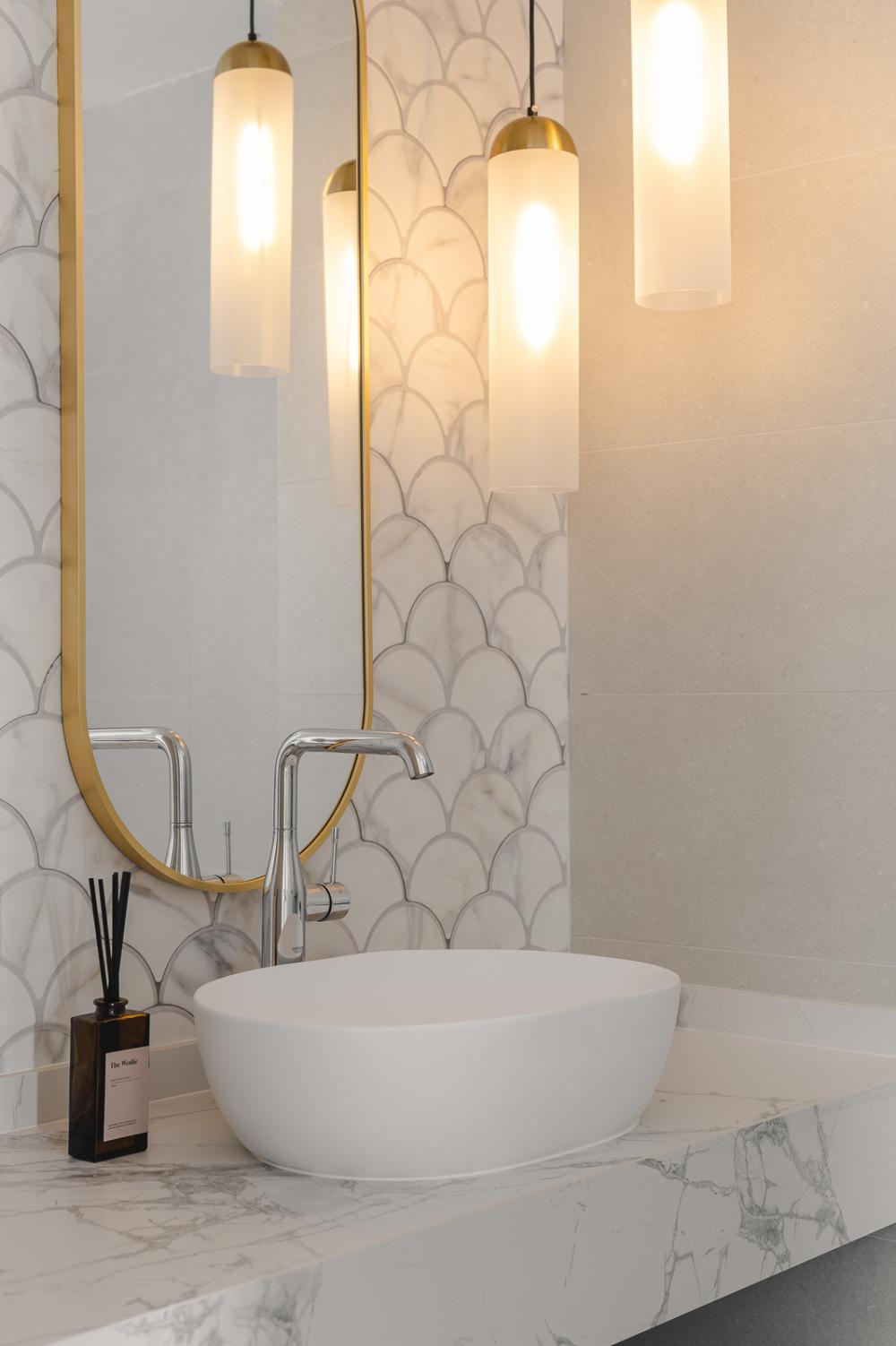 Scandinavian Bathroom with Countertop and Homogeneous Tiles