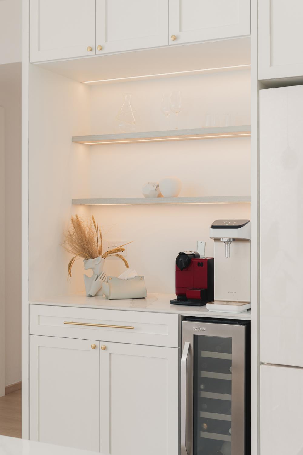 Minimalist Kitchen with Countertop and Kitchen Island